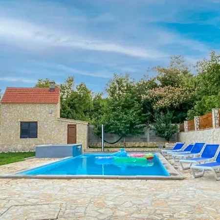 فيلة Lucija- Imotski Granicici